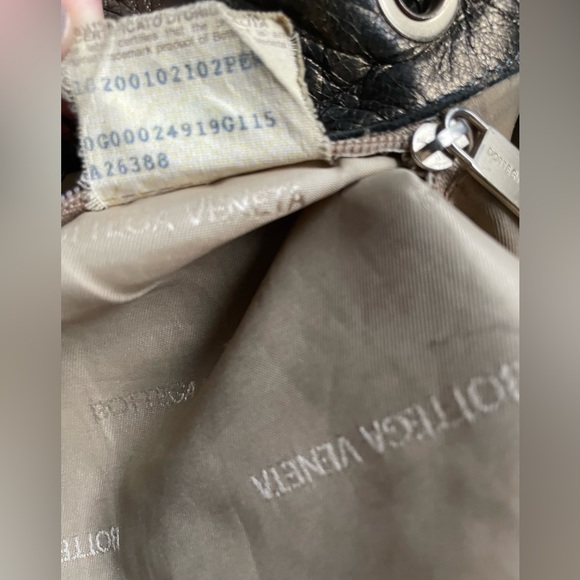 Authentic Bottega Veneta Leather bag . In excellent used condition. - Picture 10 of 10